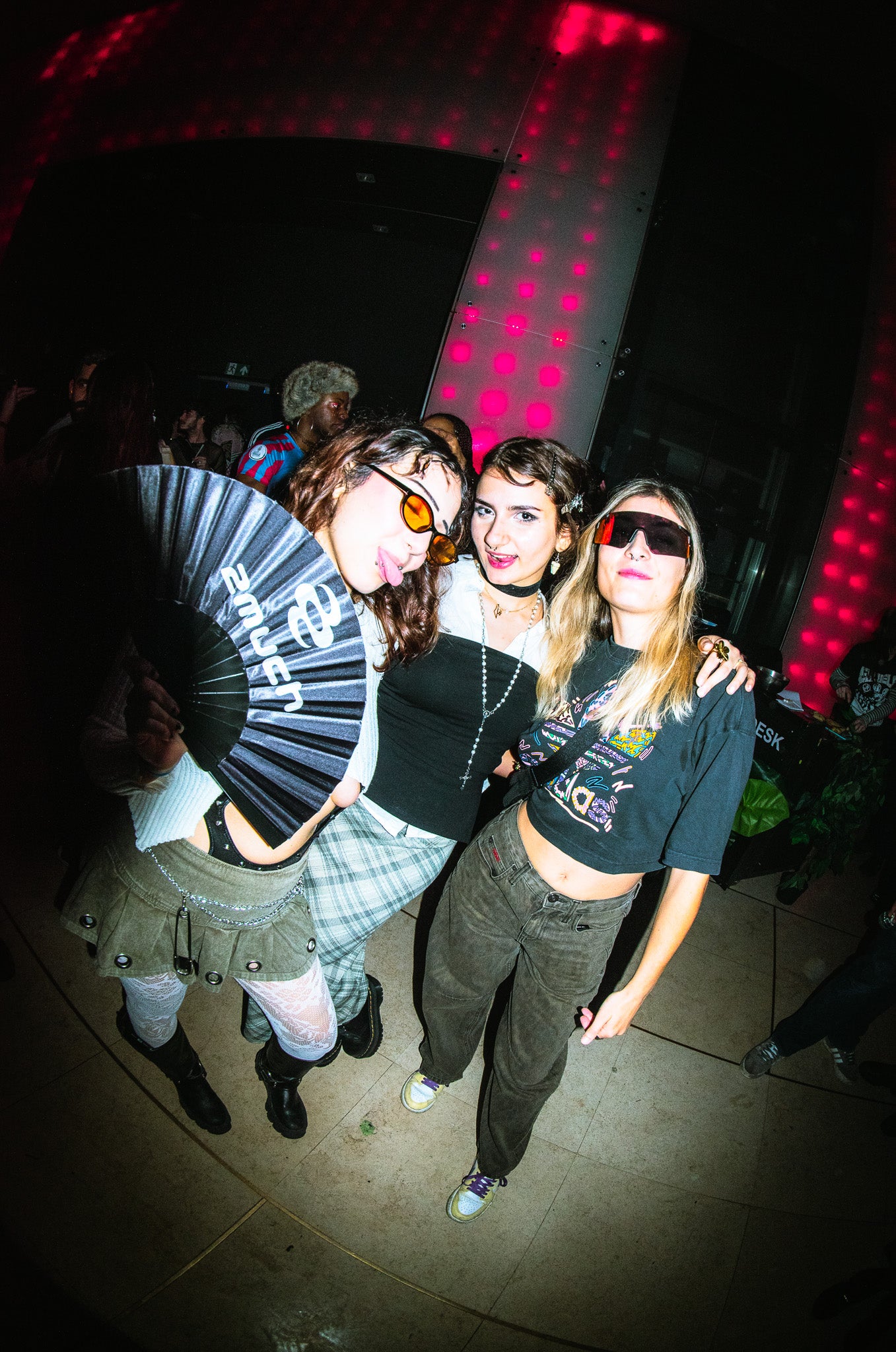 Éventail 2much | Accessoire Festival Techno